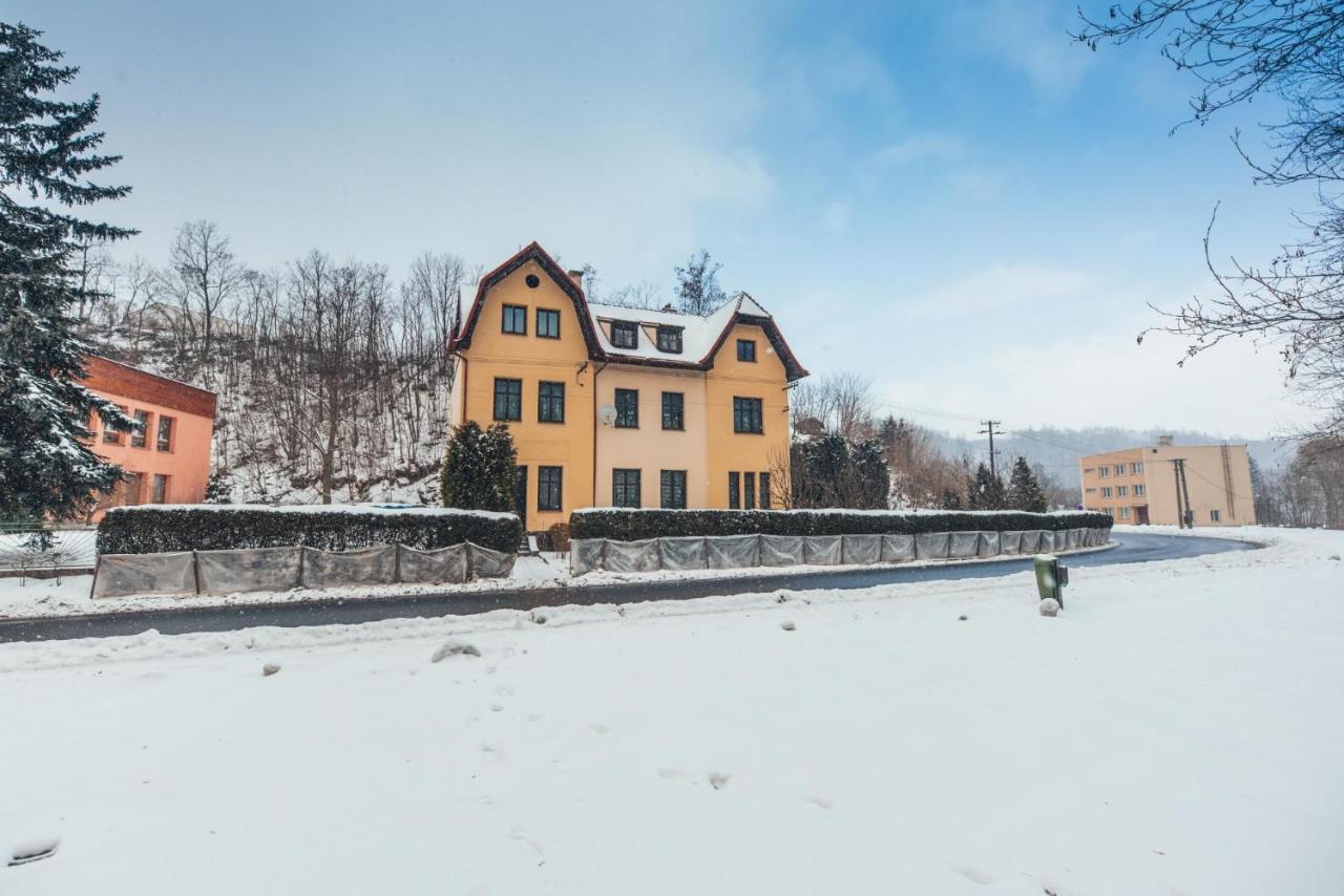 Schupplerova Vila Hostejn エクステリア 写真